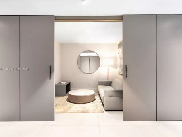 3-bedroom condo for sale in Sunny Isles Beach - 18975 E Collins Ave 1403 - MondialRealty