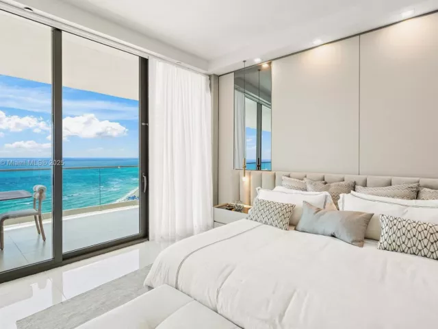 3-bedroom condo for sale in Sunny Isles Beach - 18975 E Collins Ave 1403 - MondialRealty