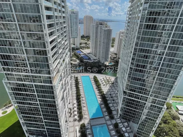 1-bedroom condo for sale in Miami - 485 Brickell Ave 3711 - MondialRealty