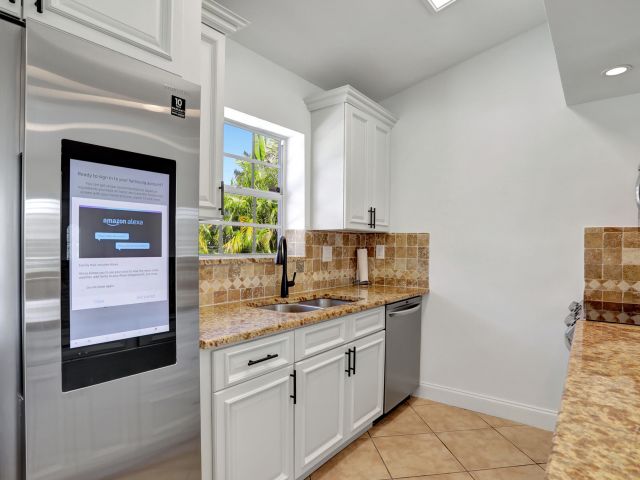 Home for rent at 455 NE 14th Street - photo 6364163