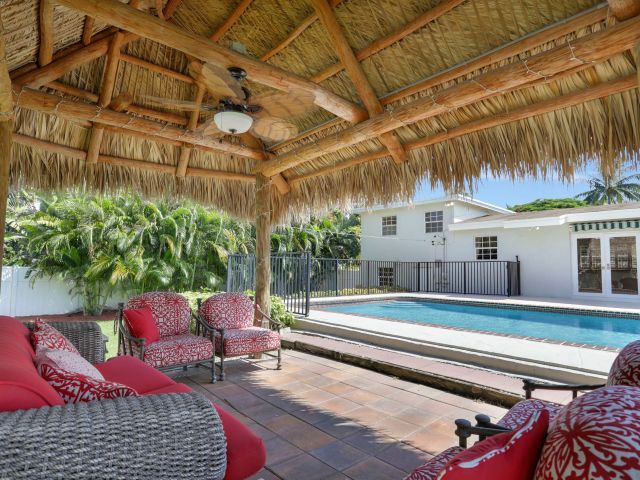 Home for rent at 455 NE 14th Street - photo 6364169