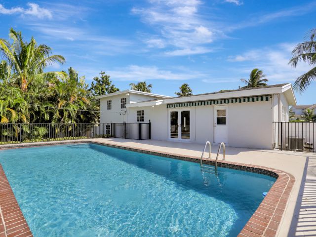 Home for rent at 455 NE 14th Street - photo 6364171