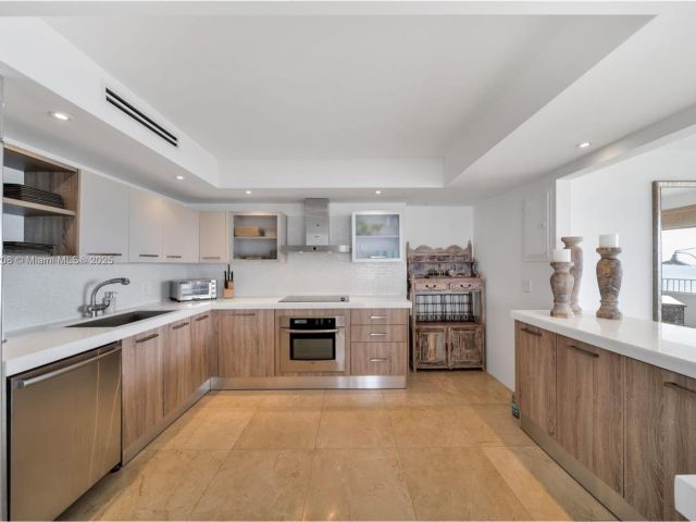 Apartment for rent  Unit #901 - photo 6357126