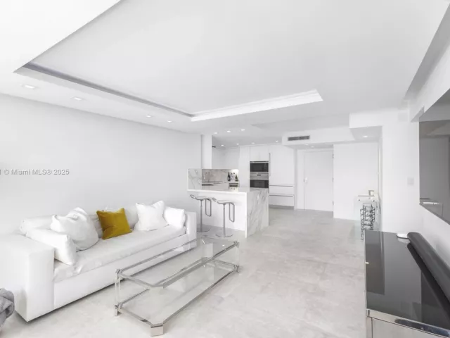 2-bedroom condo for sale in Miami Beach - 1800 Sunset Harbour Dr 1515 - MondialRealty