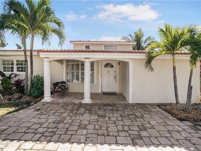 Home for sale at 150 NE 26th Court - photo 6360055