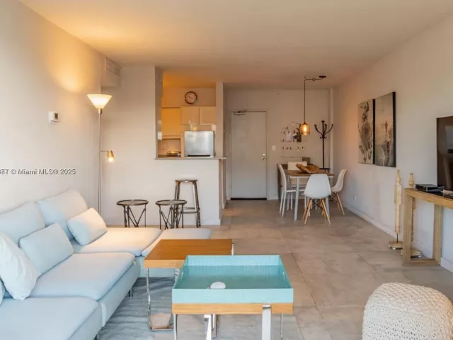 1-bedroom condo for sale in Miami Beach - 1500 Bay Rd 1464S - MondialRealty