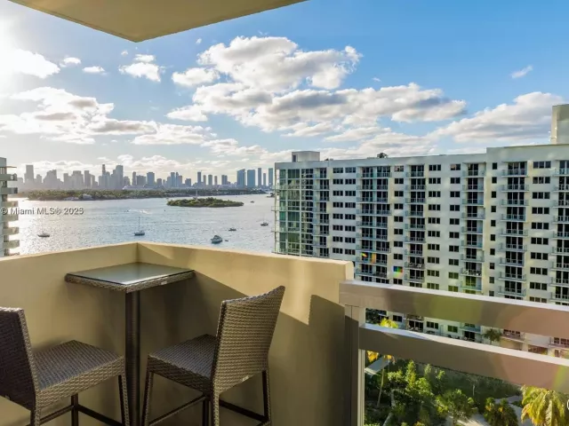1-bedroom condo for sale in Miami Beach - 1500 Bay Rd 1464S - MondialRealty