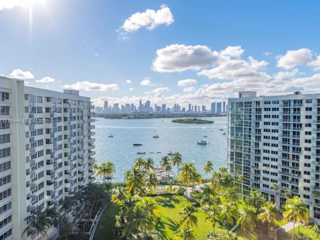 1-bedroom condo for sale in Miami Beach - 1500 Bay Rd 1464S - MondialRealty