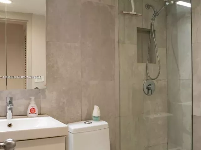 1-bedroom condo for sale in Miami Beach - 1500 Bay Rd 1464S - MondialRealty