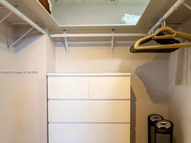 1-bedroom condo for sale in Miami Beach - 1500 Bay Rd 1464S - MondialRealty