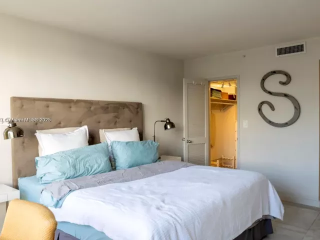 1-bedroom condo for sale in Miami Beach - 1500 Bay Rd 1464S - MondialRealty