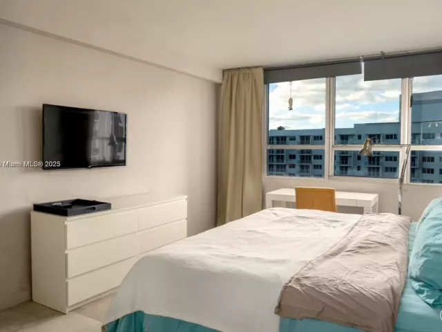 1-bedroom condo for sale in Miami Beach - 1500 Bay Rd 1464S - MondialRealty