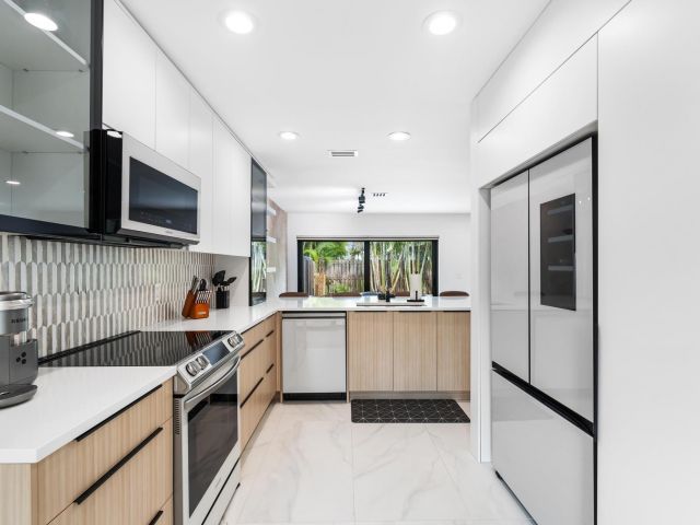 Home for rent at 541 N Ocean Boulevard 5610 - photo 6370568