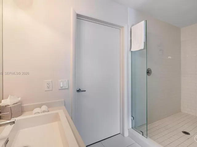 2-bedroom condo for sale in Miami - 151 SE 1st St 401 - MondialRealty