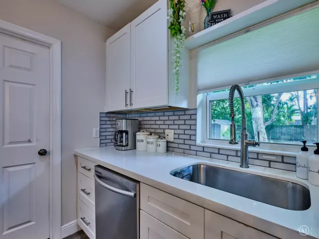 3-bedroom home for rent in Fort Lauderdale - 801 NE 15th Street - MondialRealty