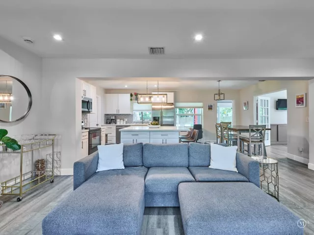 3-bedroom home for rent in Fort Lauderdale - 801 NE 15th Street - MondialRealty