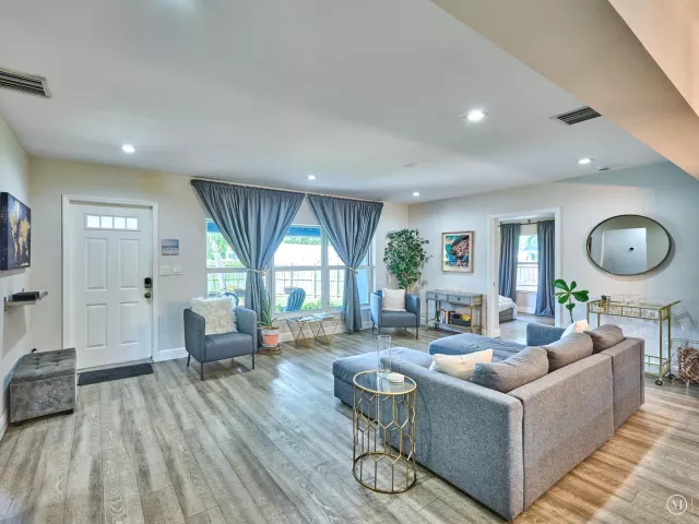 3-bedroom home for rent in Fort Lauderdale - 801 NE 15th Street - MondialRealty