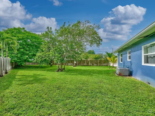 3-bedroom home for rent in Fort Lauderdale - 801 NE 15th Street - MondialRealty