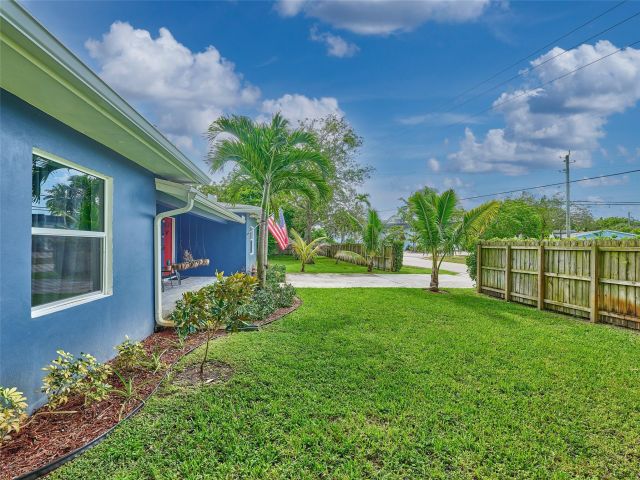 3-bedroom home for rent in Fort Lauderdale - 801 NE 15th Street - MondialRealty
