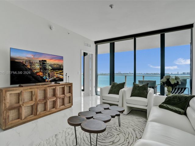 Apartment for sale  Unit #806 - photo 6400793