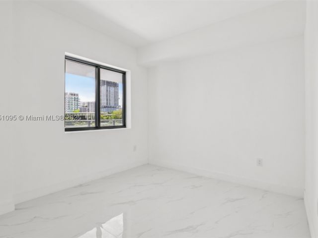 2-bedroom condo for sale in Miami - 700 NE 24th St 806 - MondialRealty