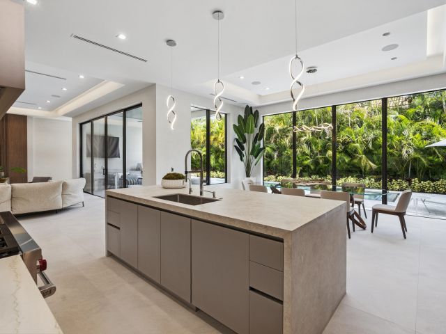 Home for sale at 354 NE 4th Street - photo 6378391