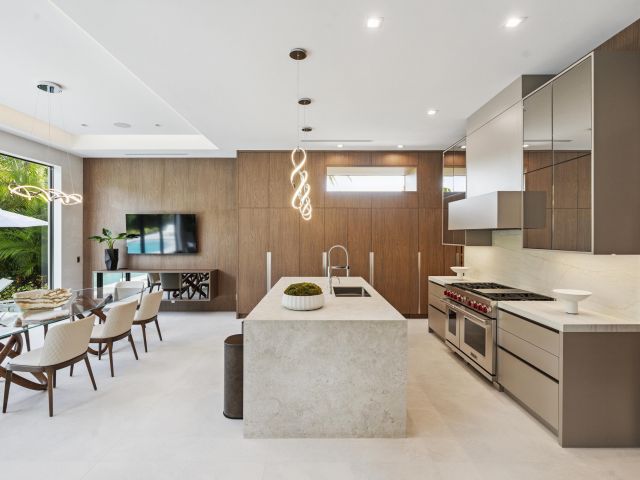 Home for sale at 354 NE 4th Street - photo 6378394