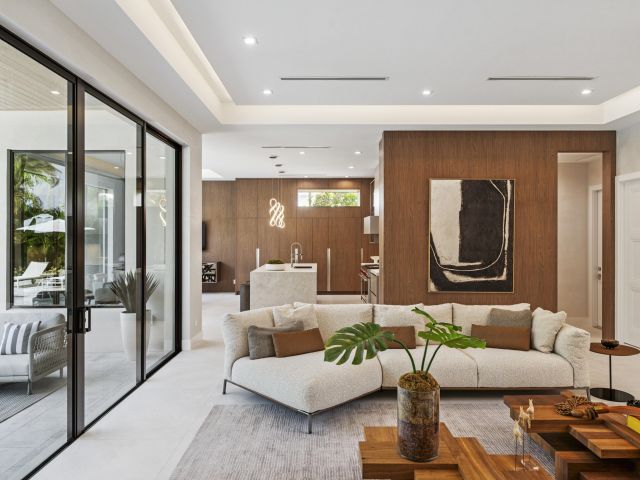 Home for sale at 354 NE 4th Street - photo 6378397