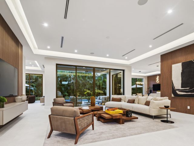 Home for sale at 354 NE 4th Street - photo 6378400