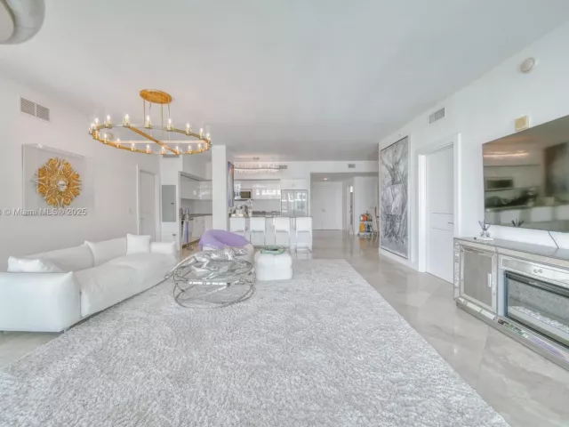 2-bedroom condo for sale in Aventura - 3131 NE 188th St 2-1103 - MondialRealty