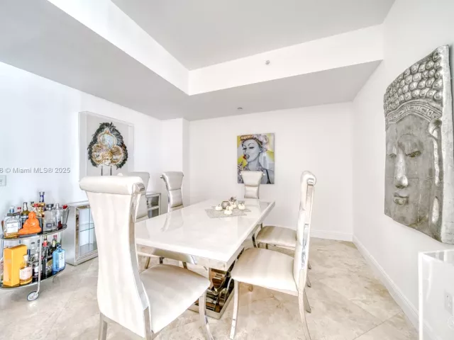 2-bedroom condo for sale in Aventura - 3131 NE 188th St 2-1103 - MondialRealty