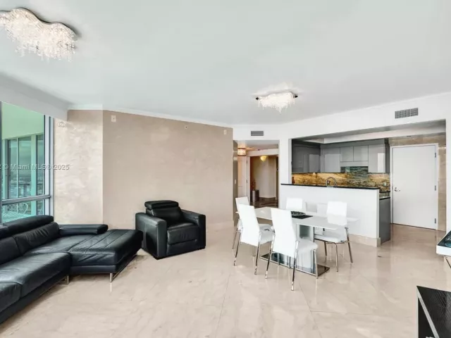 3-bedroom condo for sale in Hollywood - 3101 S Ocean Dr 3506 - MondialRealty