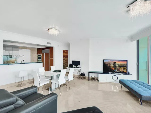 3-bedroom condo for sale in Hollywood - 3101 S Ocean Dr 3506 - MondialRealty