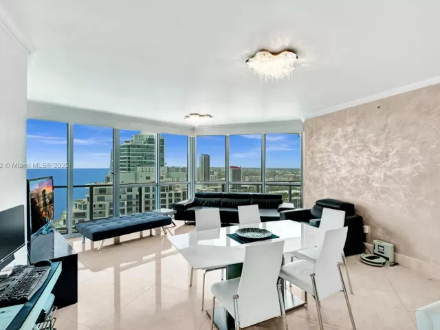 3-bedroom condo for sale in Hollywood - 3101 S Ocean Dr 3506 - MondialRealty