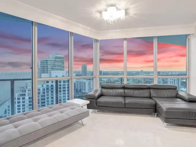3-bedroom condo for sale in Hollywood - 3101 S Ocean Dr 3506 - MondialRealty