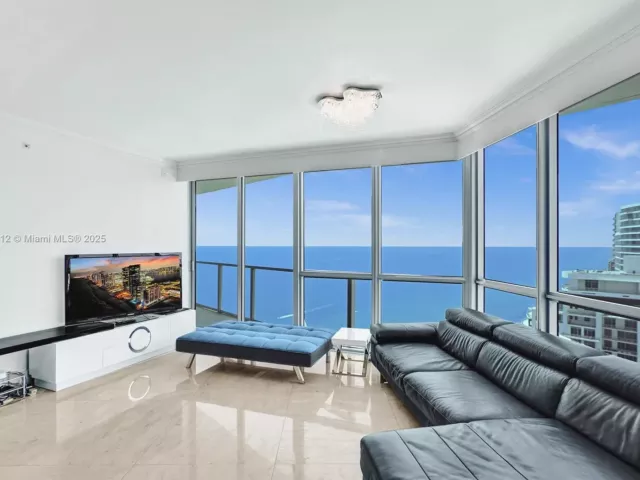 3-bedroom condo for sale in Hollywood - 3101 S Ocean Dr 3506 - MondialRealty