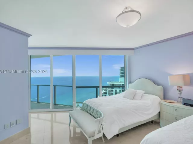 3-bedroom condo for sale in Hollywood - 3101 S Ocean Dr 3506 - MondialRealty