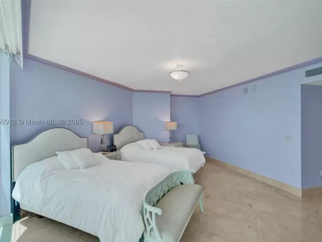 3-bedroom condo for sale in Hollywood - 3101 S Ocean Dr 3506 - MondialRealty