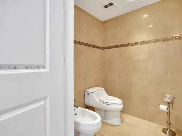 3-bedroom condo for sale in Hollywood - 3101 S Ocean Dr 3506 - MondialRealty