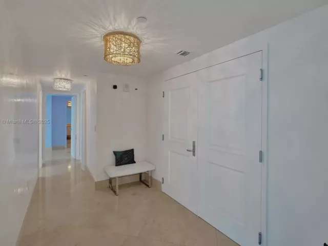 3-bedroom condo for sale in Hollywood - 3101 S Ocean Dr 3506 - MondialRealty