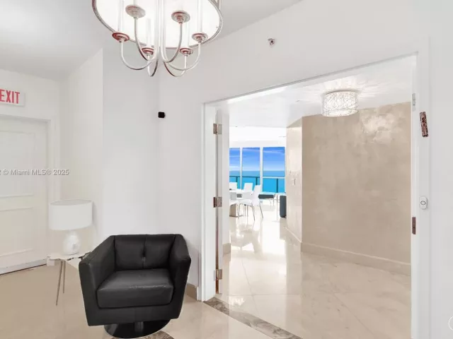 3-bedroom condo for sale in Hollywood - 3101 S Ocean Dr 3506 - MondialRealty