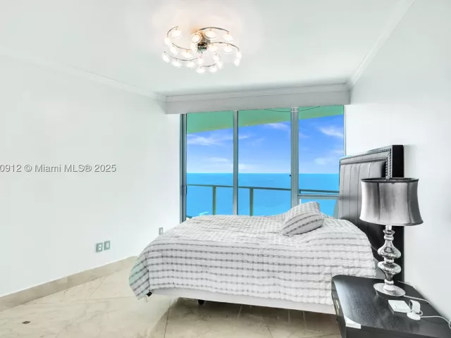 3-bedroom condo for sale in Hollywood - 3101 S Ocean Dr 3506 - MondialRealty