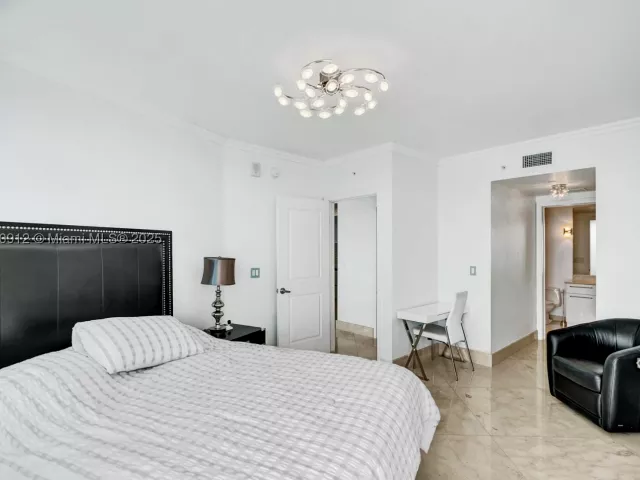 3-bedroom condo for sale in Hollywood - 3101 S Ocean Dr 3506 - MondialRealty