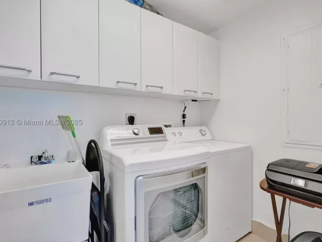 3-bedroom condo for sale in Hollywood - 3101 S Ocean Dr 3506 - MondialRealty