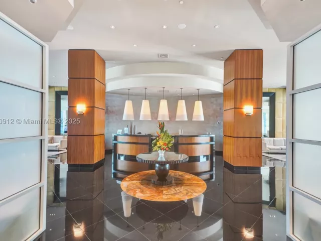 3-bedroom condo for sale in Hollywood - 3101 S Ocean Dr 3506 - MondialRealty
