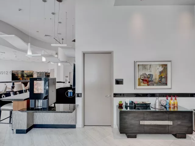 3-bedroom condo for sale in Hollywood - 3101 S Ocean Dr 3506 - MondialRealty