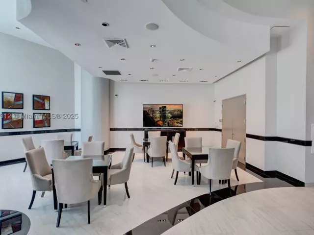 3-bedroom condo for sale in Hollywood - 3101 S Ocean Dr 3506 - MondialRealty