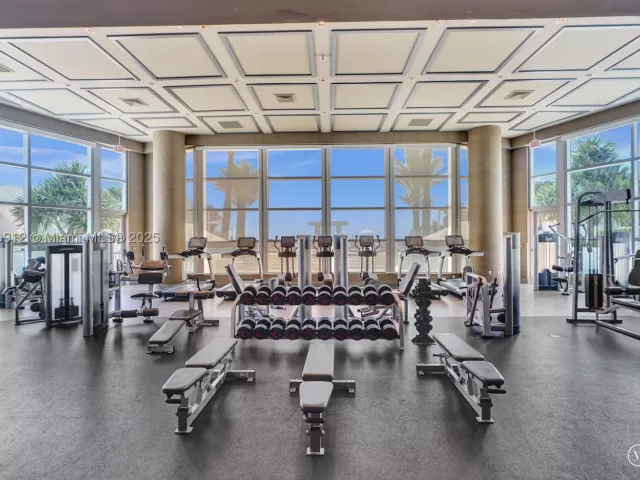 3-bedroom condo for sale in Hollywood - 3101 S Ocean Dr 3506 - MondialRealty