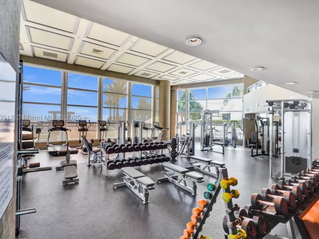 3-bedroom condo for sale in Hollywood - 3101 S Ocean Dr 3506 - MondialRealty