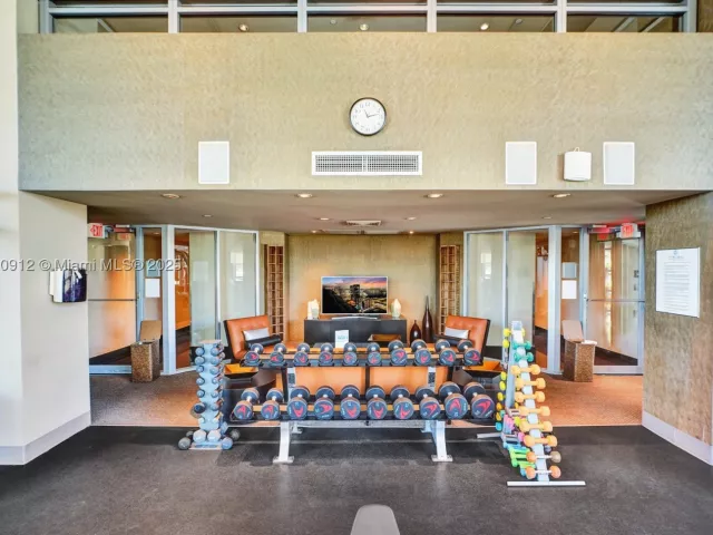 3-bedroom condo for sale in Hollywood - 3101 S Ocean Dr 3506 - MondialRealty